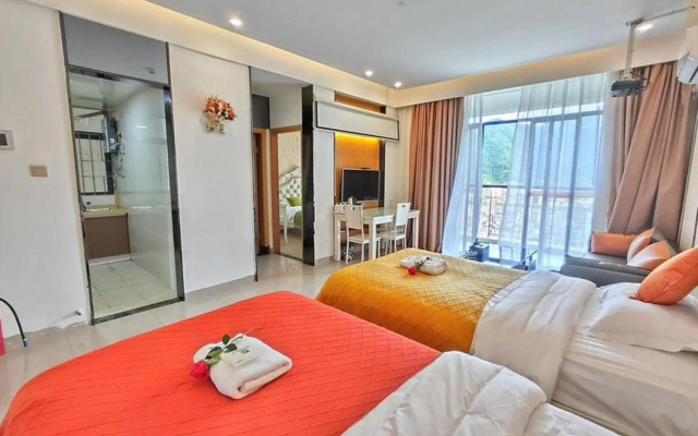 Tianqin Mushang Hotel Apartment (Huizhou Dayawan Western District Century City)