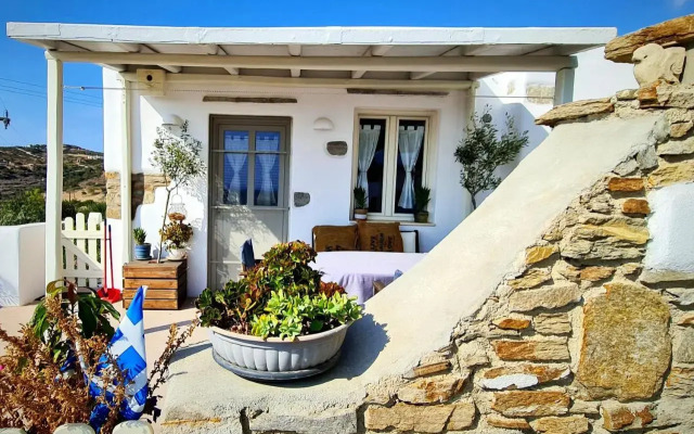 Romantic sunset cycladic house in Sotires