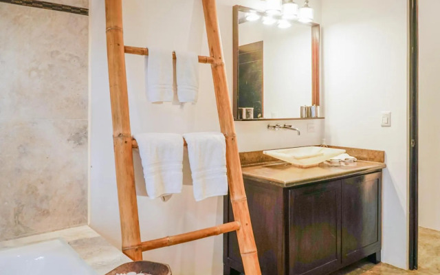 Makara Toucan Suite / 2nd Floor