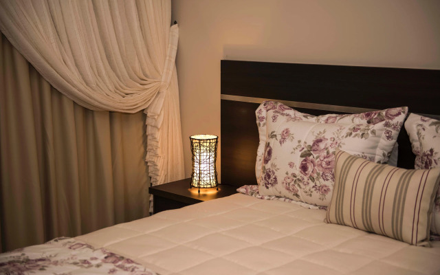 Arami Hotel & Lodge