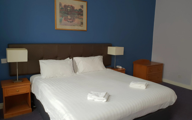 County Hotel