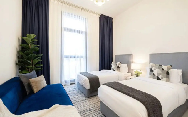 Burj Crown Lux Apartment by Dubai Mall