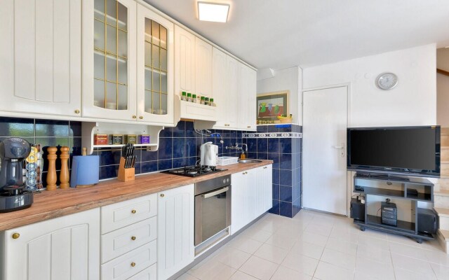 Nice Home in Donji Zvecaj With 3 Bedrooms, Wifi and Outdoor Swimming Pool