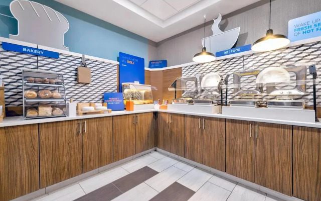 Holiday Inn Express Hotel & Suites Kansas City - Grandview