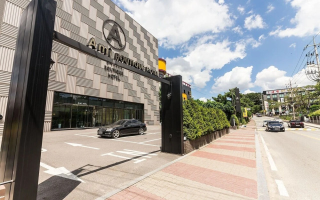 Yongin Army Boutique