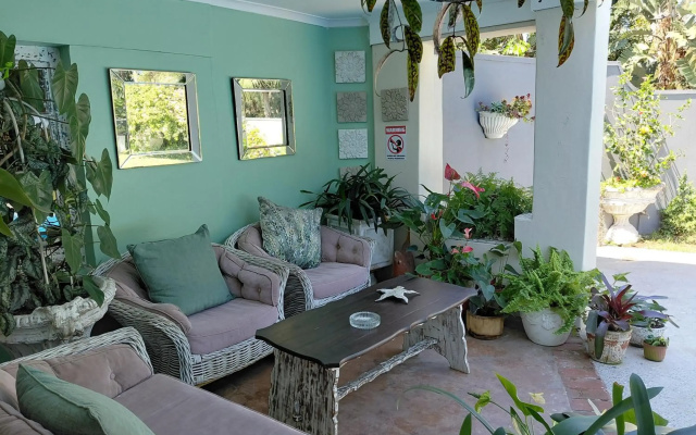 Villa Roc Guesthouse - Pet Friendly