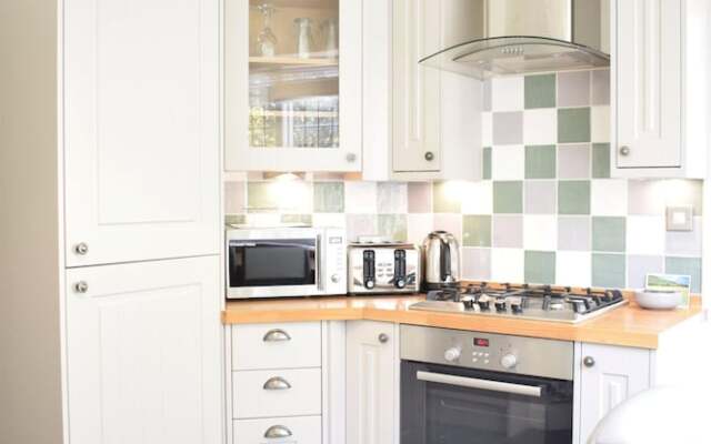1 Bedroom Apartment near Park in South West London