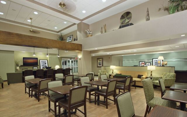 Hampton Inn & Suites Alexandria