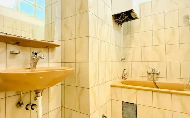 9BR Apt for 18P Walk to Augarten