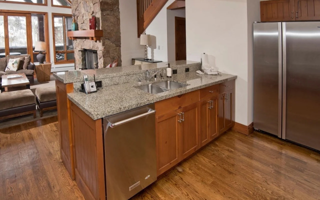 Lavish 3br 3.5ba Bachelor Gulch  Steps To Lifts 3 Bedroom Condo by RedAwning