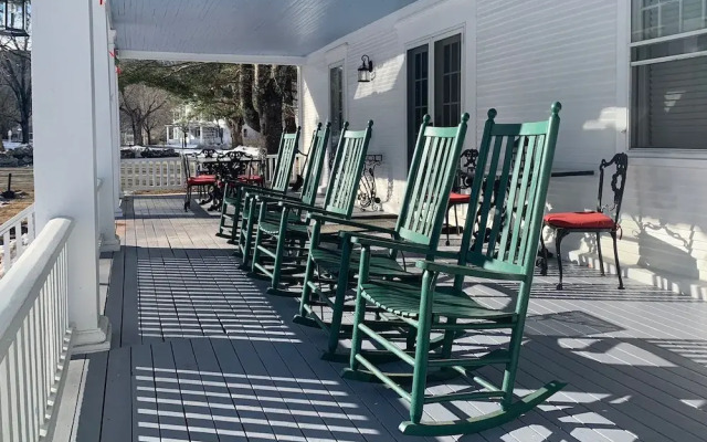 Treehouse Village Inn