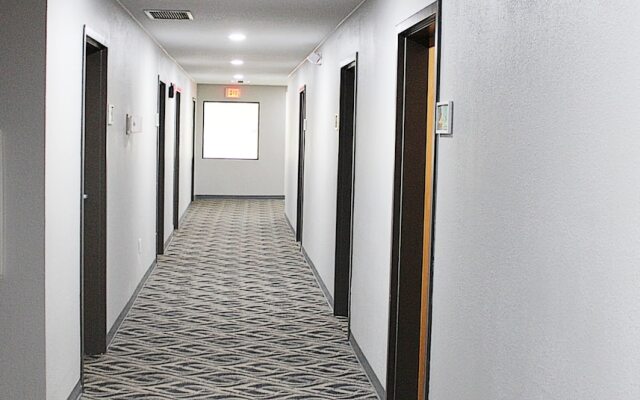 Greenlight Inn & Suites