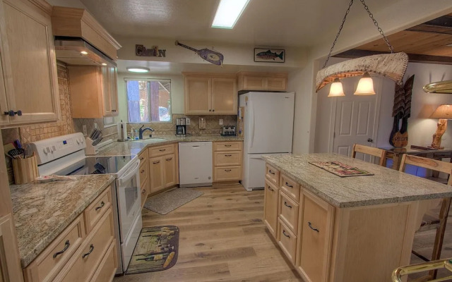 Bowers Mansion 3 Bedroom Home by Redawning