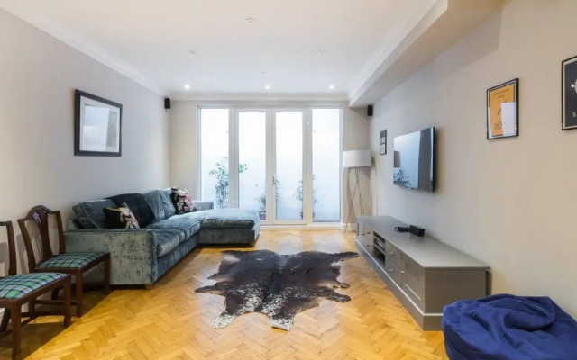 Fulham 4-bed House & Garden Near Tube