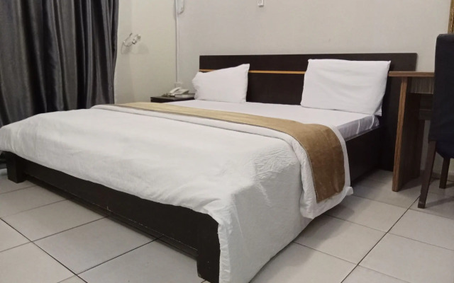 Aneio Hotel