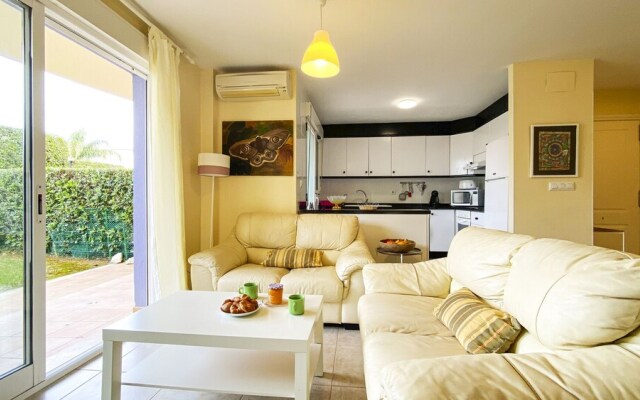 Comfortable 2-bedroom apartment near the beach