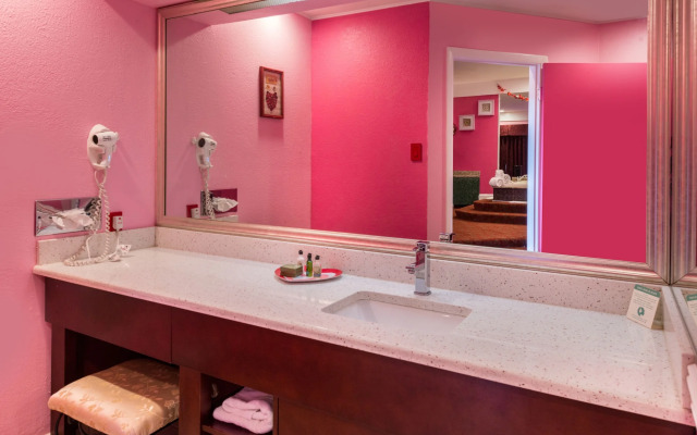 Inn of the Dove Romantic Suites with Jetted Tub & Fireplace