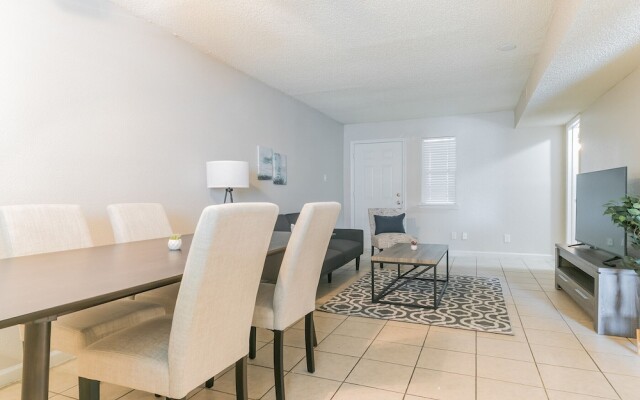 The Economy Suites of East Austin