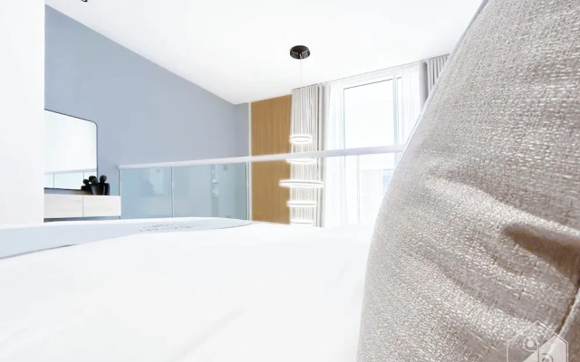 Luxury 1-br Villa in Rukan: Dubai Skyline Views!