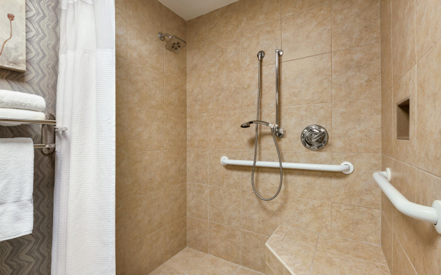 Crowne Plaza Knoxville Downtown University by IHG