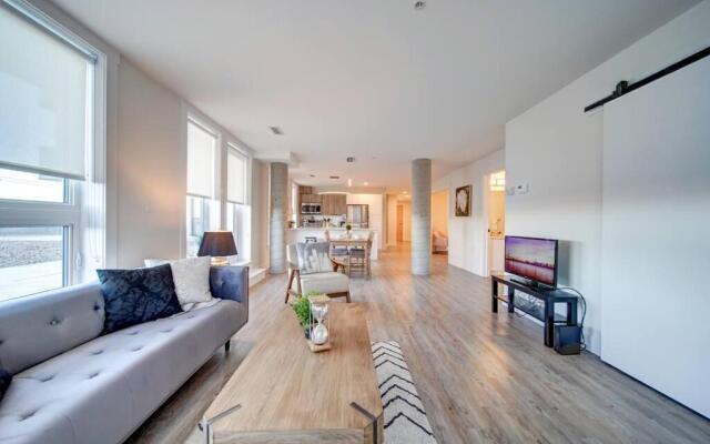 Ocean Bay New Luxury Condo Sleeps 5 Parking, Coffee, AC