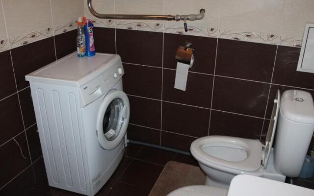 Houseroom H
