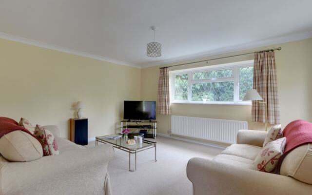 Romantic 1-bedroom Holiday Home in Goudhurst With Garden