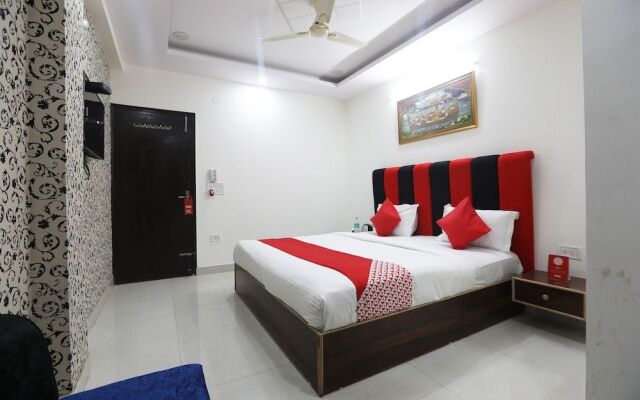OYO 43923 Surbhi Residency