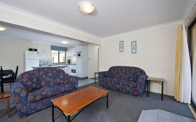 The Breakers, 16B Government Road