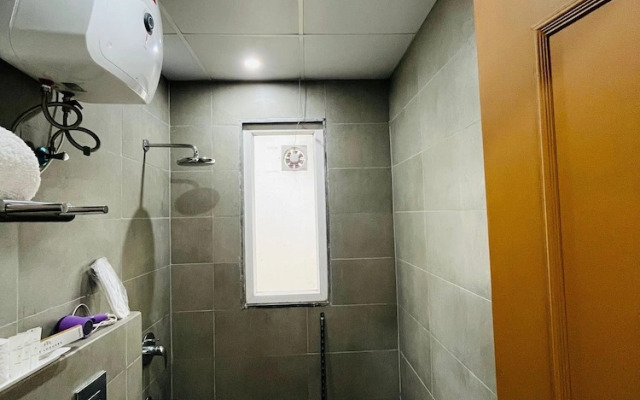 The Lodgers Luxury Studio Apartment In front of Artemis Hospital