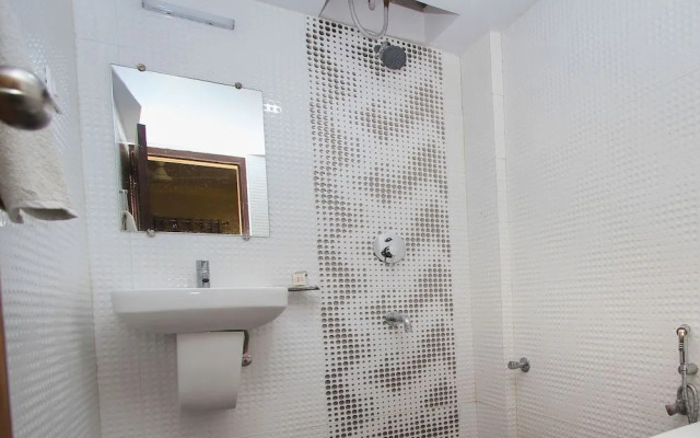 Hotel Plaza Heights by OYO