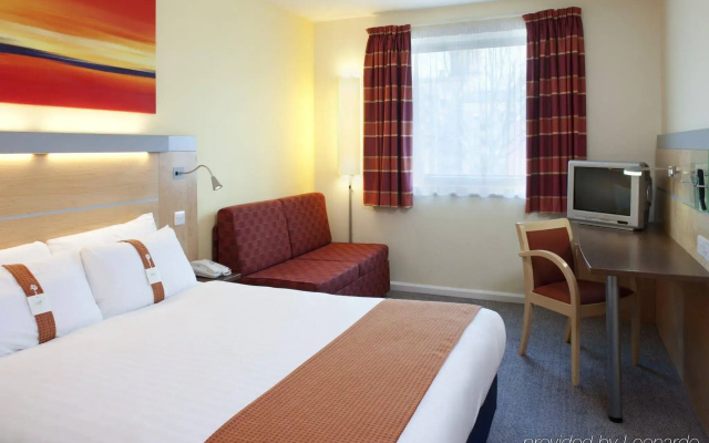 Holiday Inn Express Leeds City Centre Armouries by IHG