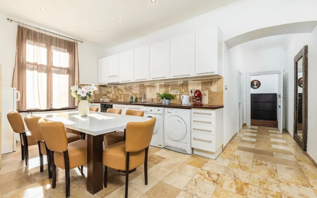 Real Apartments Andrassy