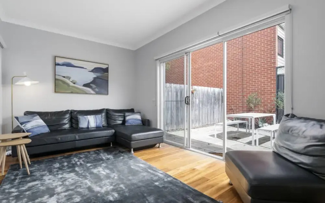 Elegant 3-bed Townhouse in Leafy Kensington