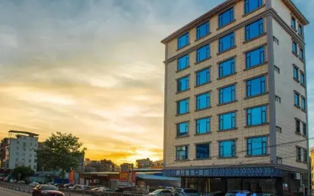 Luoding Langyue Star Hotel