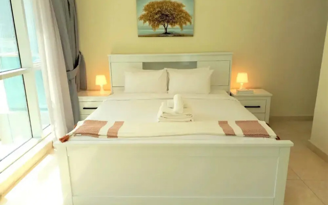 Gorgeous Business Bay Apartment with Balcony
