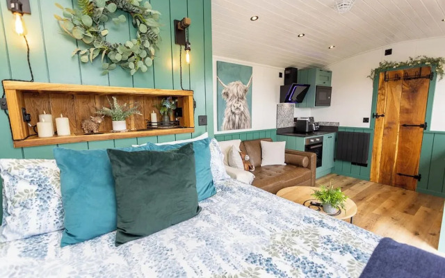 Willows Rest - 1 Bed Shepherd's Hut - Pentlepoir