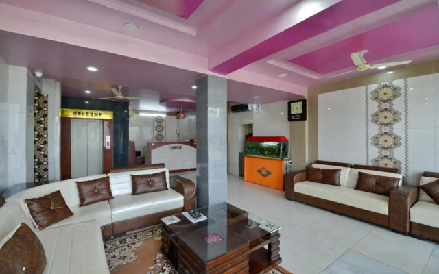 OYO 13903 Hotel Trivana