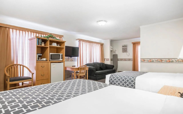 EconoLodge - Kelowna