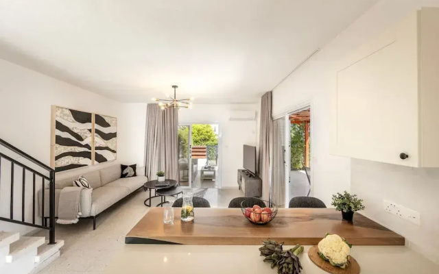 Larnaca Seaside Villa Marina 44