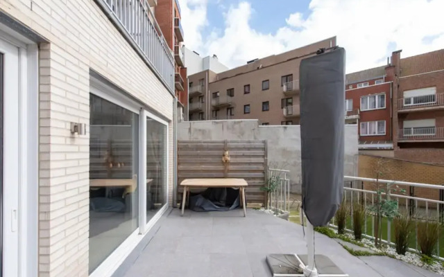 Apartment With Large Terrace in Mariakerke