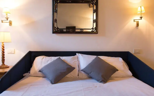 Rental in Rome Scala Studio