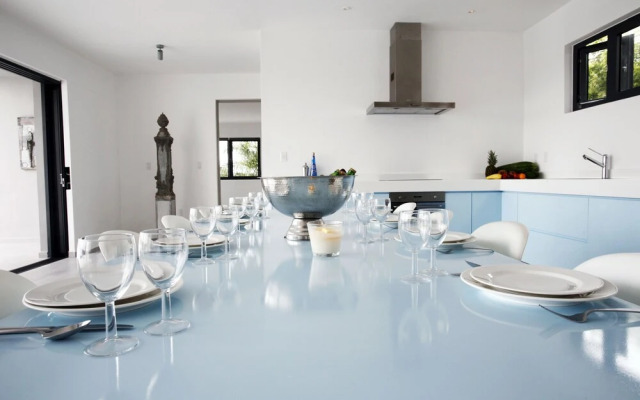 J E T S E T Villa Curacao
