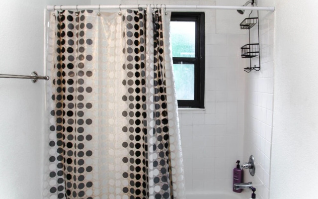 Music City Retreat Awesome Location, Sleeps 4!