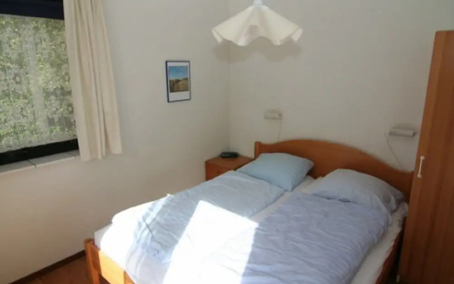 Detached holiday home with dishwasher, located on Texel