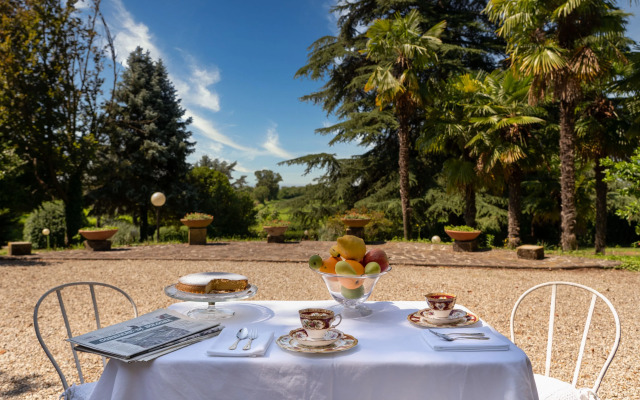 Palazzo Cavagna Sangiuliani Guest House