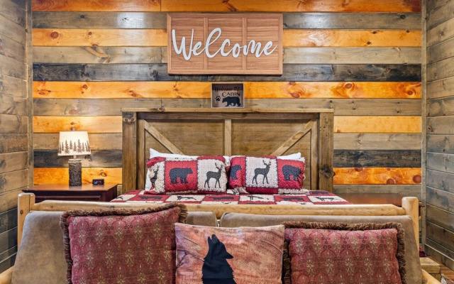Cabin w/ Hot Tub & Game Room in the Smokys!