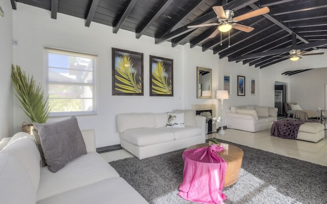 2BR 2BA Miami House by JOS17