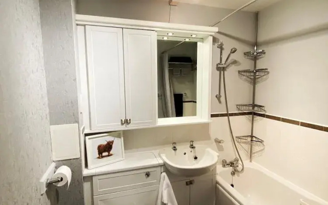 NEW Super 2 Bedroom Flat in Falkirk