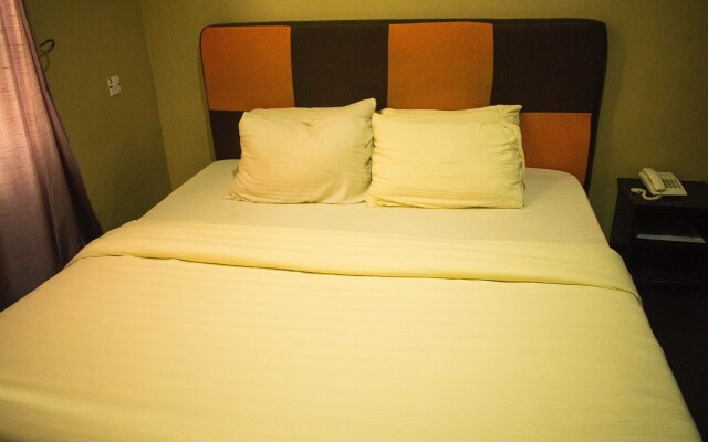 Adesuwa Royal Guest House Ketu